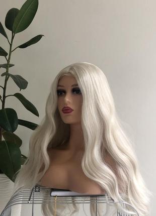 Перука kitto hair платиновий блонд з імітацією шкіри голови легка хвиля2 фото