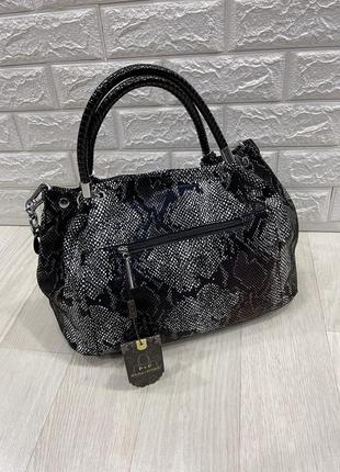 Жіноча шкіряна сумка polina&eiterou чорна лазерна + шопер із тканини у подарунок2 фото