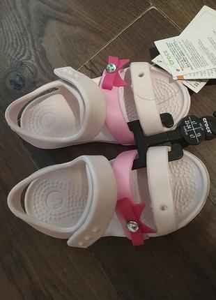 Босоножки crocs