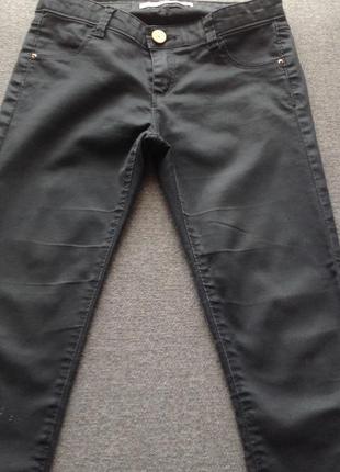 Вощённые (с пропиткой, прорезиненные) джинсы скинни серого графитового цвета  stradivarius1 фото