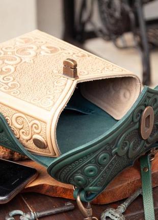Маленька авторська сумочка-рюкзак шкіряна бежево-зелена з орнаментом бохо6 фото