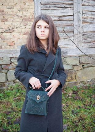 Маленька авторська сумочка-рюкзак шкіряна бежево-зелена з орнаментом бохо8 фото