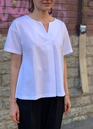 Белый топ от uniqlo