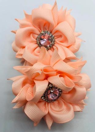 Шпилька для дівчинки з квіткою заколка персикова квітка заколка ошатна1 фото