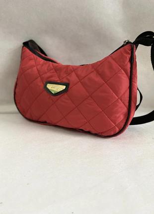 Стильная небольшая стеганая женская сумочка плащевка бордовая1 фото