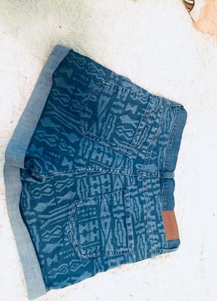 Стильные джинсовые шорты monki2 фото