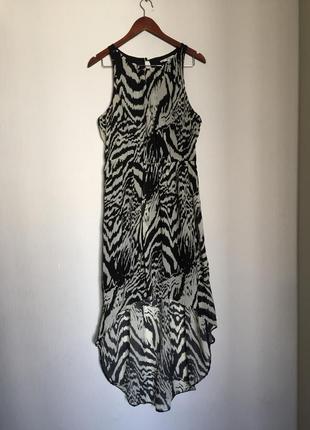 Легкое платье макси со шлейфом