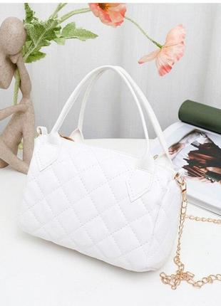 Жіноча маленька сумка через плече з ручками і ланцюжком білого кольору (класична сумочка-саквояж) 
розміри 18*13*9см2 фото
