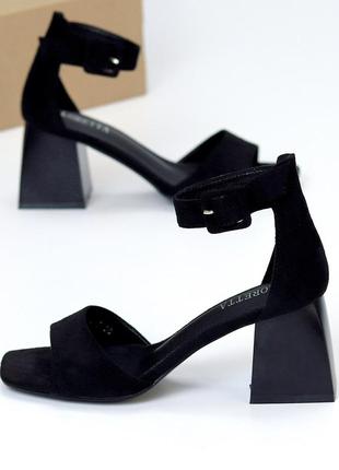 Черные замшевые женские босоножки на удобном каблуке 20315