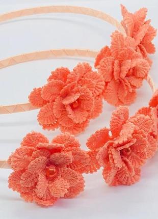Обідок для волосся з мереживними квіточками персикового відтінку