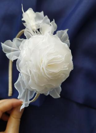 Обруч зефірна троянда, квіти з шифону та атласної стрічки, обідок, віночок4 фото