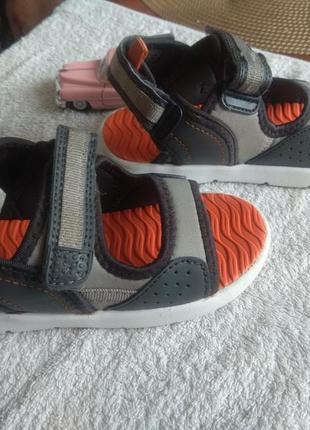 Босоножки сандали