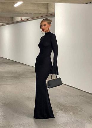 Сукня з відкритою спинкою