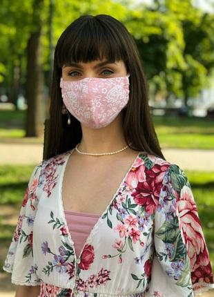 Жіноча рожева маска з ажурними трояндами