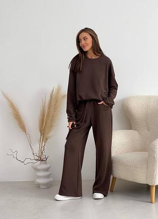 Трикотажный спорт костюм с широкими штанами