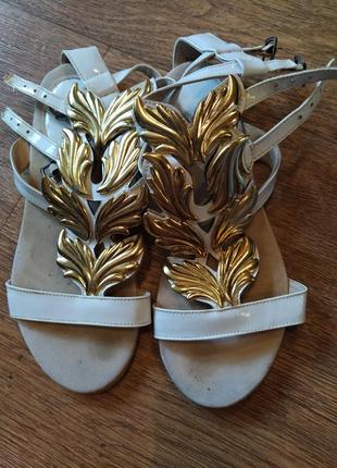 Босоніжки в стилі гермес