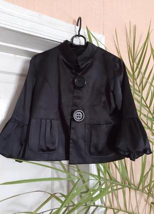 Нарядный атласный пиджак