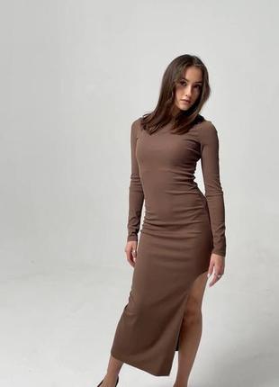 Жіноча сукня довжини міді з ефектним вирізом на нозі4 фото