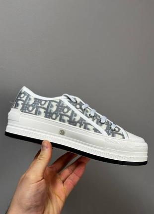 Жіночі кросівки топ🏜️