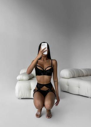 Сексуальний жіночий комплект білизни чорного кольору сітка бюст трусики пояс та гартери3 фото