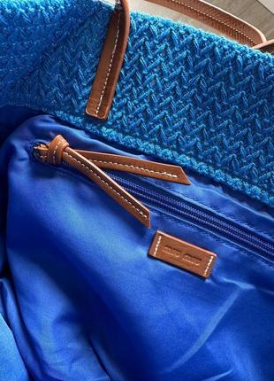 Сумка в стиле miumiu плетеная синяя с ручками пляжная5 фото