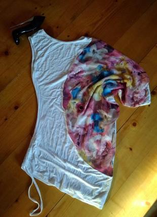 Стильна блуза з рукавом на одне плече інше поече оголене