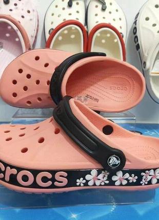 Крокс баябэнд клог пудра с цветами женские crocs bayaband melon / floral5 фото