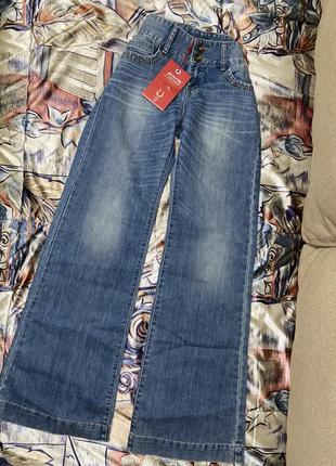 Фирменные джинсы