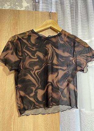 Трендовая футболка в сеточку