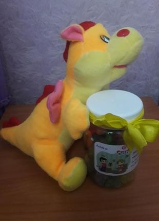 Солодкий подарунок до дня святого валентина 14 лютого: смаколики, іграшка дракон