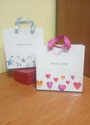 Подарунковий пакет oriflame 21,5 см x 21,5 см паперовий картонний для подарунків сердечка серця різдвяні коники зірки дитячий дівчині хлопчик
