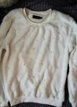 Білий светр з перлинами