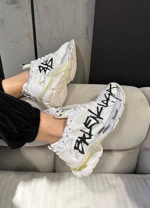 Кроссовки balenciaga runner white graffiti1 фото