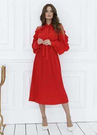 Червона плісирована сукня з сітчастими вставками1 фото
