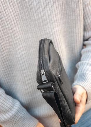 Мужская качественная и стильная сумка мессенджер из натуральной кожи4 фото