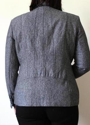 Базовый серый полуприталенный пиджак на пуговицах из шерсти и шелка (размер 40-42)7 фото