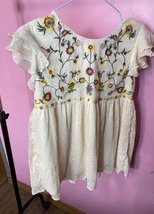 Блуза с вышивкой