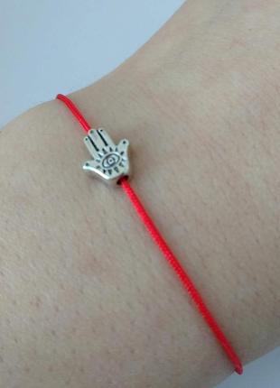 Червона нитка оберіг амулет рука