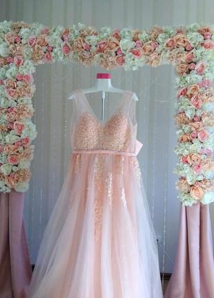 Платье длинное в пол выпускное вечернее розовое расшитое жемчугом шлейф хвост2 фото