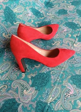 Туфлі жіночі червоні3 фото