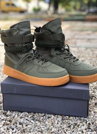 Высокие кроссовки со стропой и защелкой сверху nike air force 1 sf special field хаки зеленые3 фото