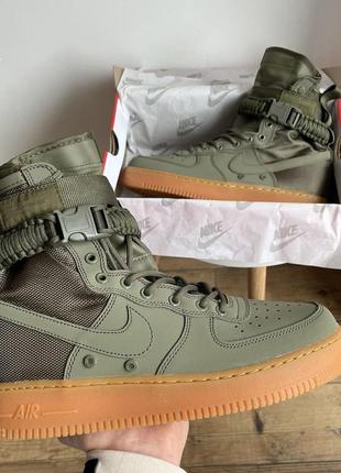 Высокие кроссовки со стропой и защелкой сверху nike air force 1 sf special field хаки зеленые5 фото