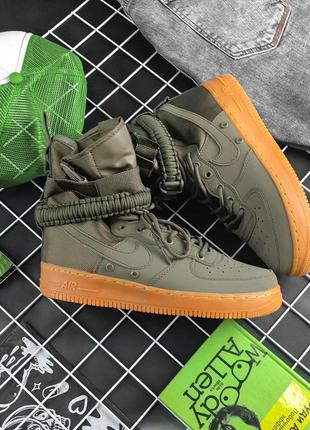 Высокие кроссовки со стропой и защелкой сверху nike air force 1 sf special field хаки зеленые7 фото