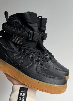 Високі кросівки із стропою та защолкою зверху nike air force 1 special field чорні помаранчеві2 фото