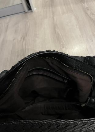 Черная кожаная стильная сумка6 фото