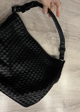 Черная кожаная стильная сумка