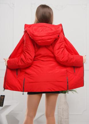 Яркая красная качественная демисезонная женская куртка р 442 фото