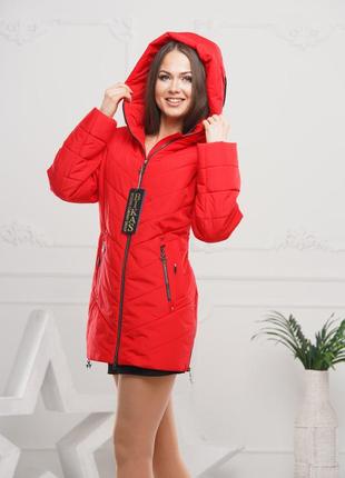 Яркая красная качественная демисезонная женская куртка р 445 фото
