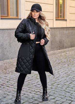 Чорне пальто з капюшоном