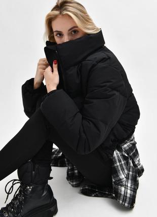 Черная короткая женская демисезонная куртка весна-осень4 фото